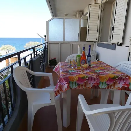 شقة Solemare روكالوميرا